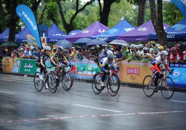 Các cua-rơ hào hứng với Giải đua xe đạp Hà Nội mở rộng 2019 tranh cúp HABECO 3