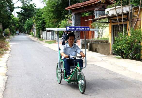 Xe lắc chạy bằng năng lượng mặt trời cho người khuyết tật 2