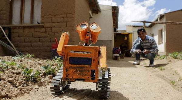 Cậu sinh viên chế tạo thành công Robot Wall-E từ vật liệu thu lượm được ở bãi rác 2