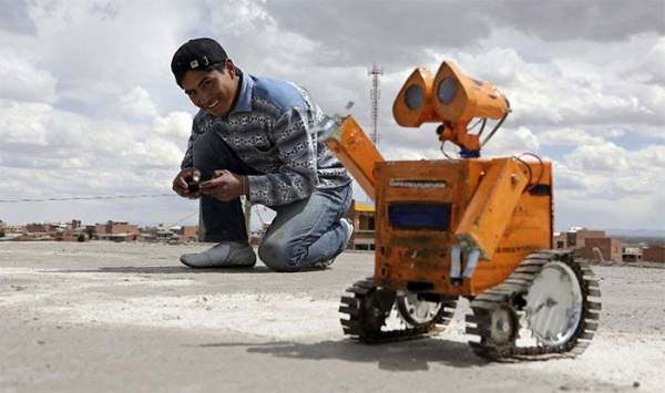 Cậu sinh viên chế tạo thành công Robot Wall-E từ vật liệu thu lượm được ở bãi rác 3