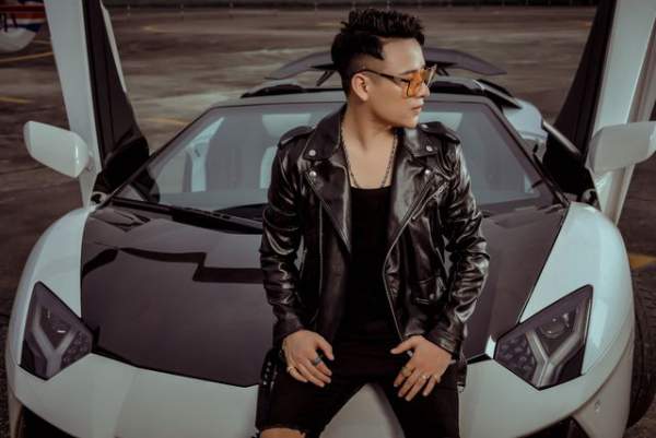 Rapper Ashi khoe vẻ phong trần lãng tử bên “siêu bò tót” Lamborghini 2