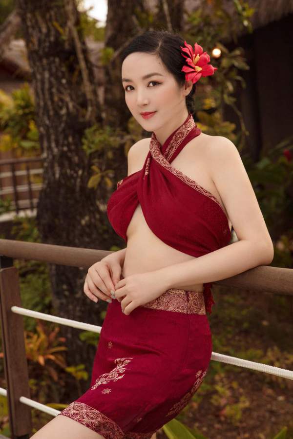 Hoa hậu Giáng My diện bikini khoe vóc dáng gợi cảm ở tuổi U50 5