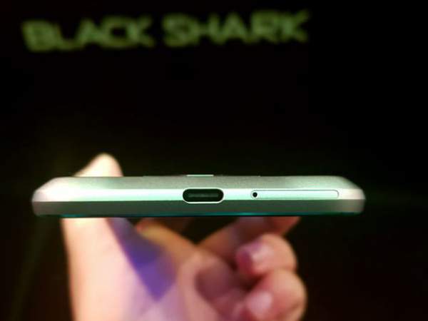 Cận cảnh smartphone Black Shark 2 Pro vi xử lý Snapdragon 855+ 5