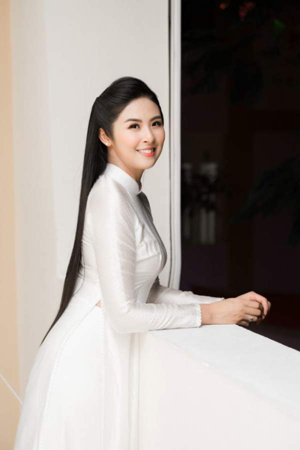 Hoa hậu Ngọc Hân hội ngộ MC Thành Trung, Quỳnh Chi khi về thăm trường cũ 19