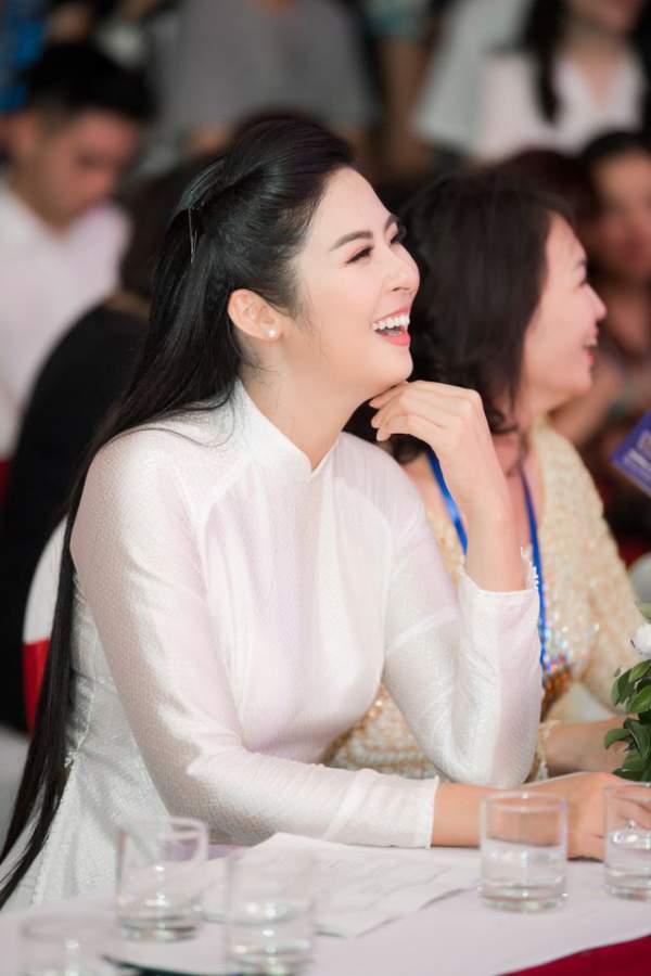 Hoa hậu Ngọc Hân hội ngộ MC Thành Trung, Quỳnh Chi khi về thăm trường cũ 18