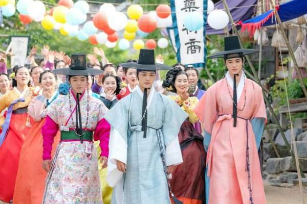 “Biệt đội hoa hòe” lọt top 10 phim nổi tiếng nhất tại Hàn Quốc 2