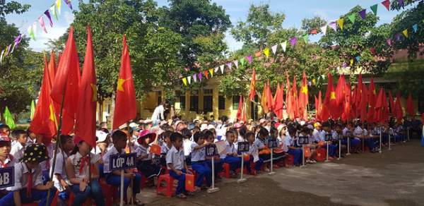 Ngày khai trường nhiều ý nghĩa của học sinh miền núi Quảng Trị 2