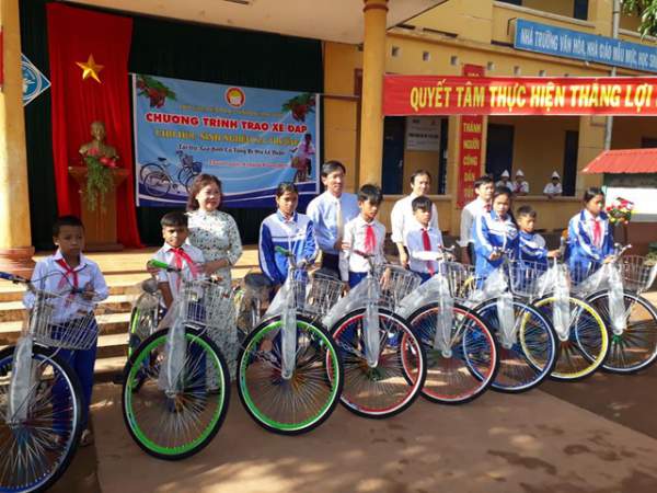 Ngày khai trường nhiều ý nghĩa của học sinh miền núi Quảng Trị 5
