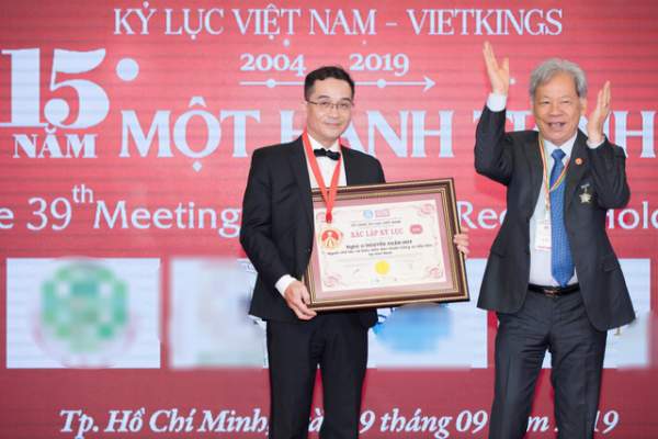 Khánh Thi tiết lộ anh trai nhận kỷ lục Việt Nam về chế tác violin bằng sứ 6