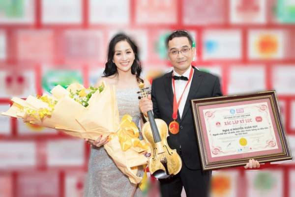 Khánh Thi tiết lộ anh trai nhận kỷ lục Việt Nam về chế tác violin bằng sứ 2