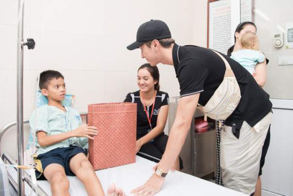 “Cậu mợ” Bình An, Phương Nga đón Trung thu trong bệnh viện 4