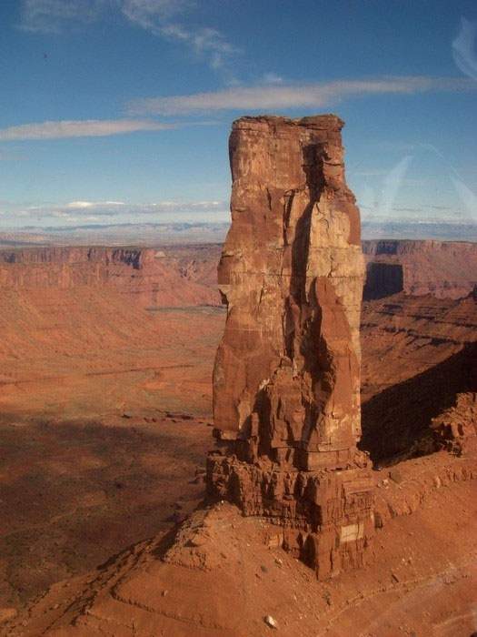 Tại Mỹ, có một cột đá cao 120 mét "đung đưa" khi gặp động đất và gió lớn 3