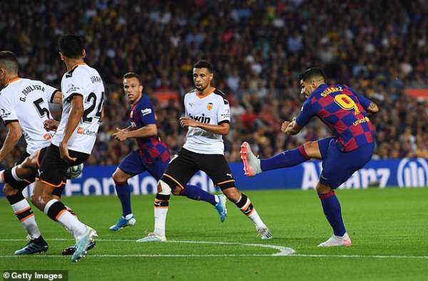 Barcelona 5-2 Valencia: Cú đúp của Luis Suarez 8