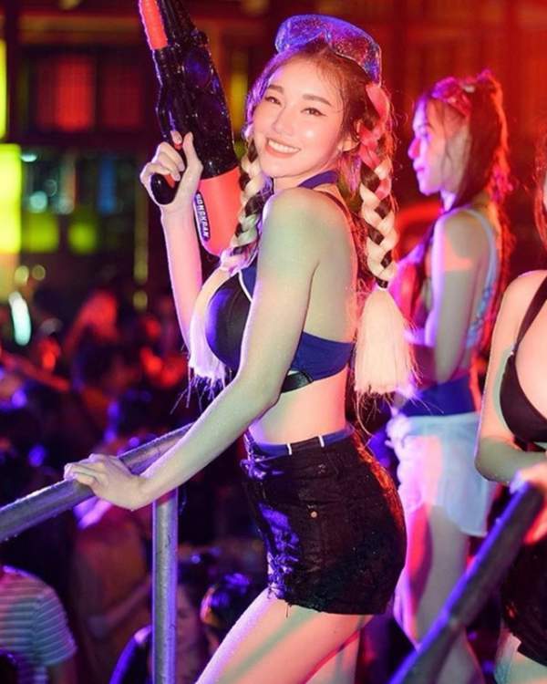 Style nổi bật của "thiên thần triệu fan Thái Lan" 18