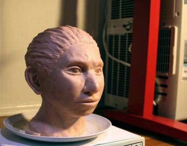 Sửng sốt khuôn mặt cô gái người tiền sử 40 ngàn năm trước lần đầu được tái hiện 2