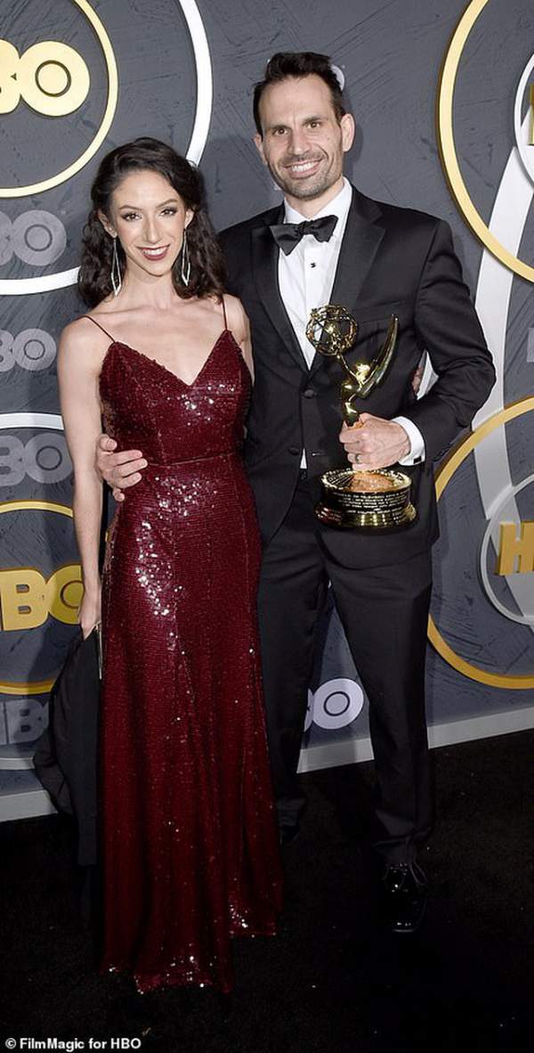 Heidi Klum khoe ngực nảy nở trong tiệc Emmy 26