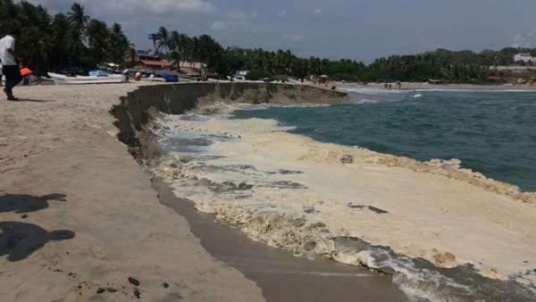 Người dân tại vùng biển Mexico hoảng hốt với hiện tượng có một không hai 2