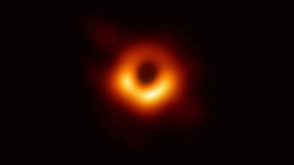 NASA công bố hình ảnh mô phỏng sắc nét chưa từng thấy về hố đen 2