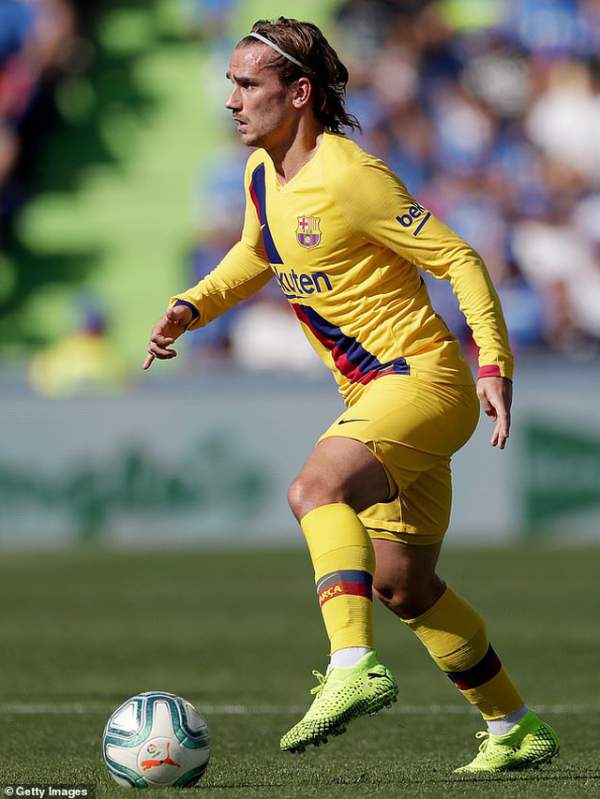 Luis Suarez tỏa sáng, Barcelona tạm vươn lên nhì bảng La Liga 8