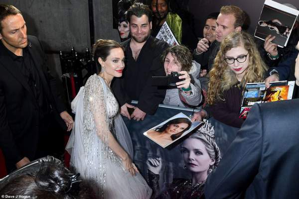 Angelina Jolie thanh lịch quảng bá phim tại London 12