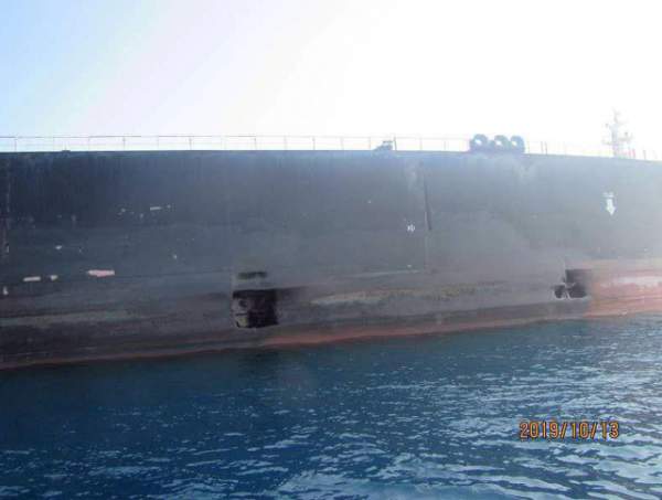 Iran công bố ảnh tàu dầu bị thủng lớn do trúng tên lửa 3
