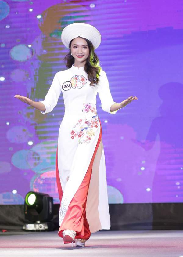 Nữ sinh năm thứ nhất đăng quang Hoa khôi ĐH Hà Nội 2019 9