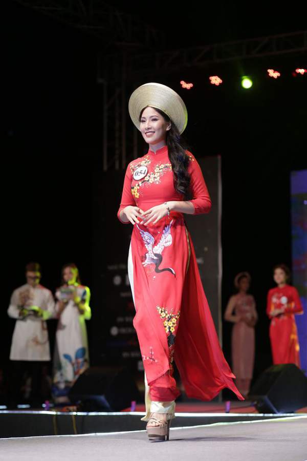 Nữ sinh năm thứ nhất đăng quang Hoa khôi ĐH Hà Nội 2019 10