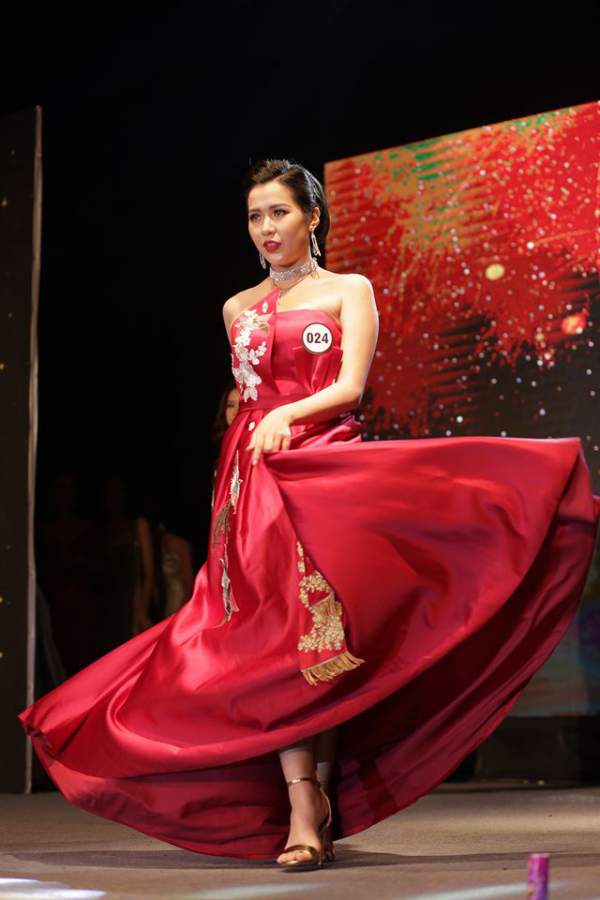 Nữ sinh năm nhất đăng quang Hoa khôi ĐH Hà Nội 2019 11