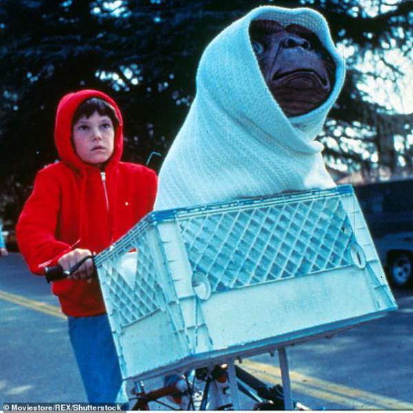 Nam chính phim “E.T.- Sinh vật ngoài hành tinh” bị tạm giữ 2