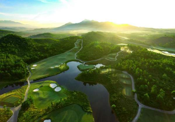 Ba Na Hills Golf Club lần thứ ba liên tiếp nhận giải thưởng “Sân Golf tốt nhất Việt Nam” 2
