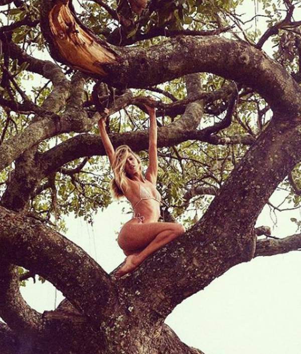 Candice Swanepoel tạo dáng quyến rũ với bikini tự thiết kế 4