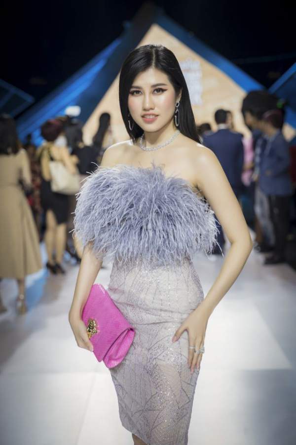 Emily Hồng Nhung nổi bật tại tuần lễ Thời trang Quốc tế Việt Nam 5