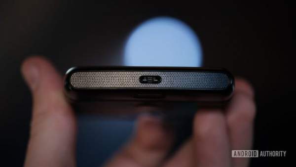 “Huyền thoại” Motorola Rarz chính thức “hồi sinh” với thiết kế màn hình gập 8