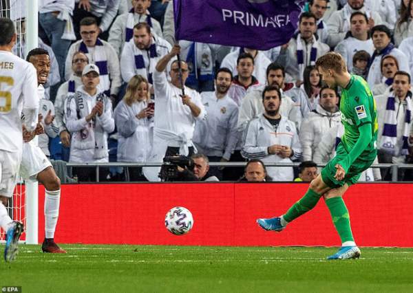Thua Sociedad trong “cơn mưa bàn thắng”, Real Madrid chia tay Cúp Nhà vua 2