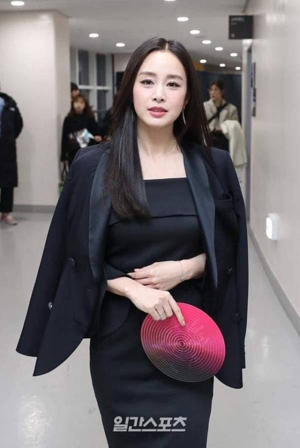 Vẻ đẹp vượt thời gian của mỹ nhân hai con Kim Tae Hee 6