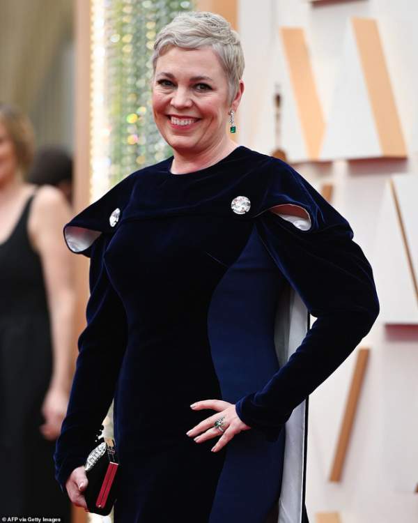 Những bộ váy thảm họa của 'sao' trên thảm đỏ Oscars 2020 7
