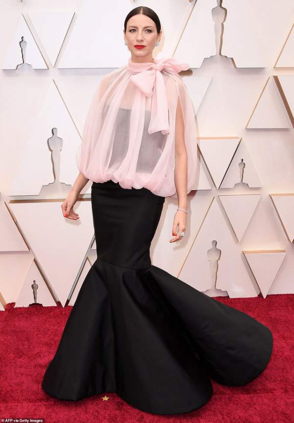 Những bộ váy thảm họa của 'sao' trên thảm đỏ Oscars 2020 14