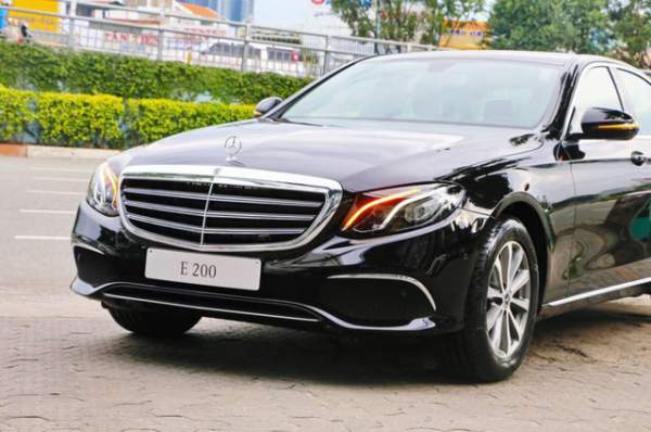 Mercedes-Benz Việt Nam giới thiệu GLC và E200 mới 2