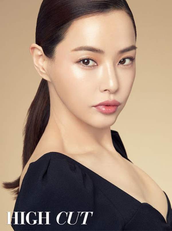 Hoa hậu đẹp nhất Hàn bị chỉ trích vì dự tiệc cùng đoàn phim 'Ký sinh trùng' 5