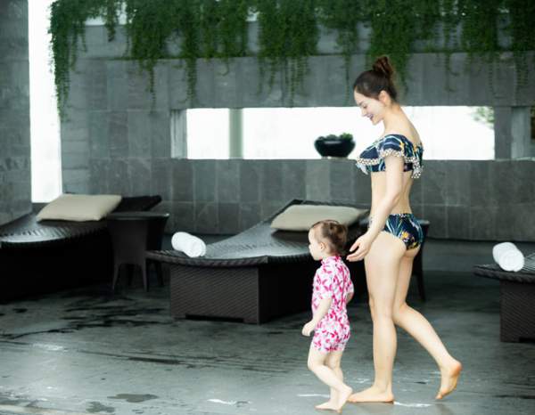 Lan Phương gây tranh cãi vì đưa con gái đi bơi giữa dịch corona 9