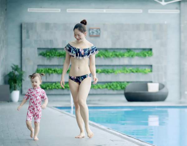 Lan Phương gây tranh cãi vì đưa con gái đi bơi giữa dịch corona 8
