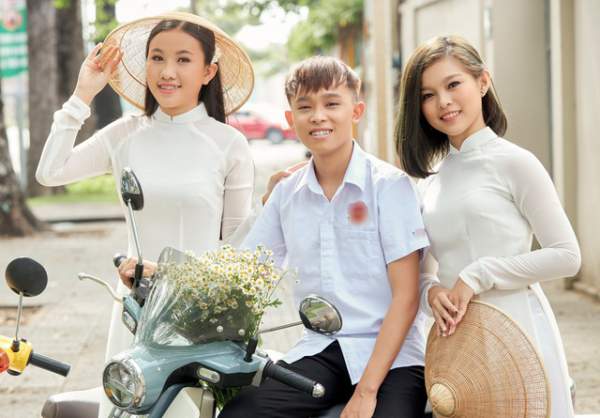 Hồ Văn Cường ra dáng thanh niên bên hai con gái nuôi của Phi Nhung 4