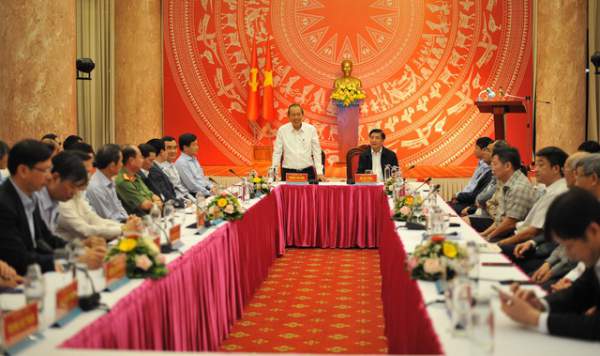 Phó Thủ tướng Trương Hòa Bình tặng 100 triệu đồng cho Quỹ Khuyến học 2