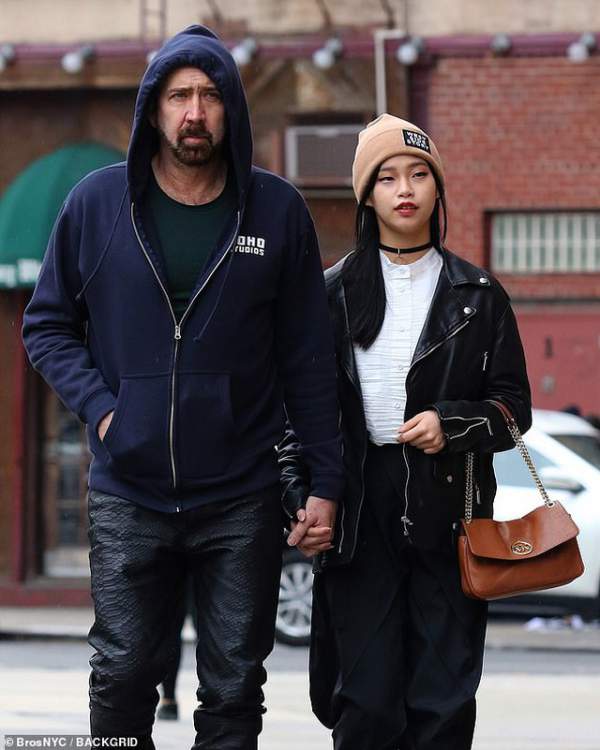 "Sao" phim "Ma tốc độ" Nicolas Cage ra phố cùng bạn gái kém 30 tuổi 6