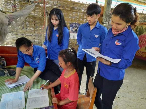 Nghệ An: Đoàn viên thanh niên gõ cửa từng nhà tuyên truyền khai báo y tế 6
