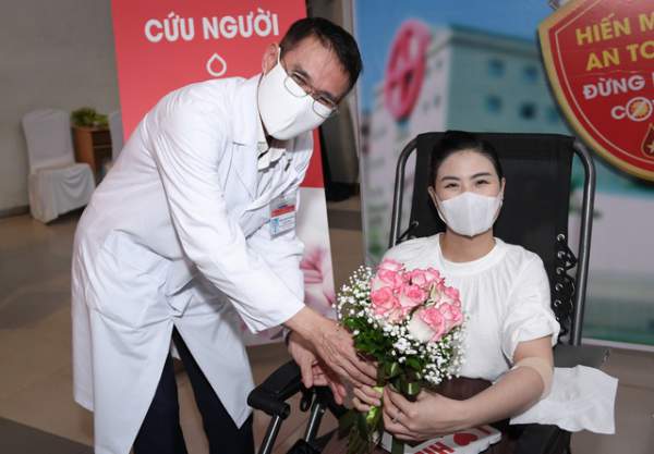 Hiến máu lần 7 giữa đại dịch, Hoa hậu Ngọc Hân kể câu chuyện rớt nước mắt 2