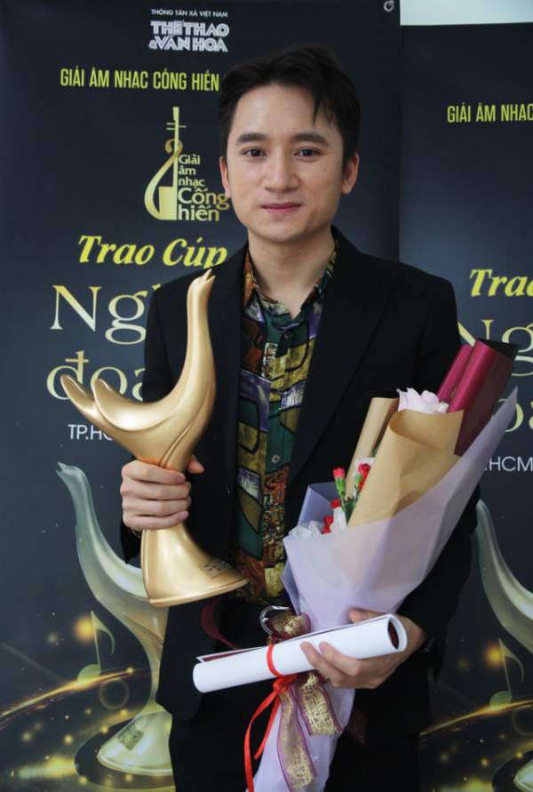 Hoàng Thùy Linh xuất sắc đoạt 4 giải Âm nhạc Cống hiến 4