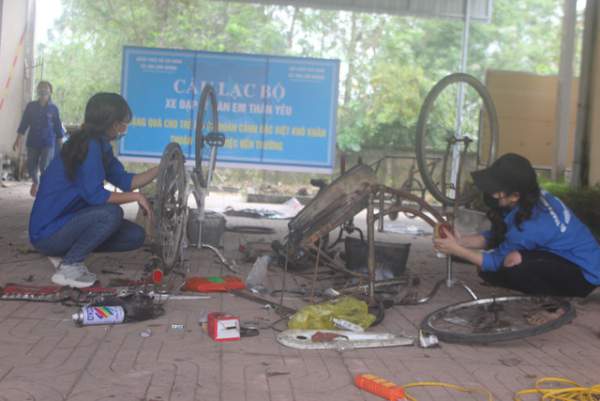 Hà Tĩnh: Biến phế liệu thành xe đạp tặng học sinh nghèo 4