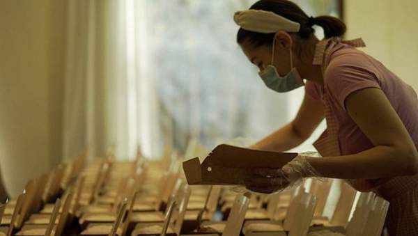 “Mỹ nhân đẹp nhất Philippines” tự tay nấu cơm ủng hộ bác sĩ chống dịch bệnh 2