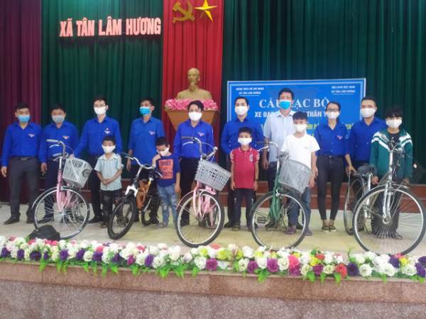 Hà Tĩnh: Biến phế liệu thành xe đạp tặng học sinh nghèo 7